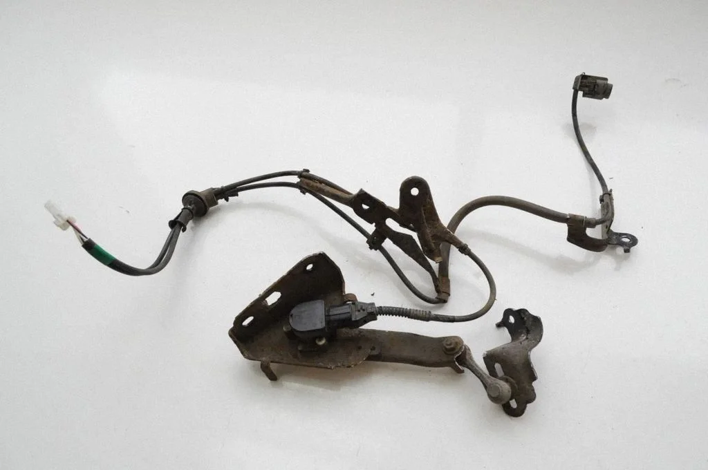Rear air suspension level height sensor – right