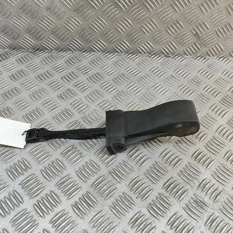 Front door check strap stopper – Lexus RX 450H (2016-)