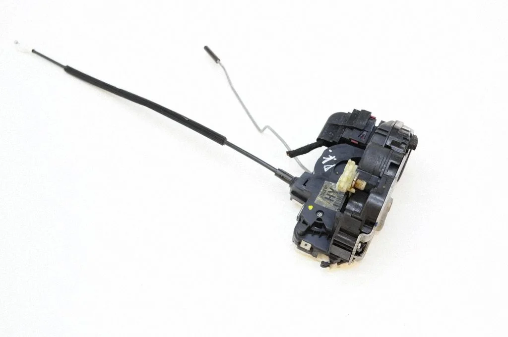 Coupe door lock (next to the handle) 13503781