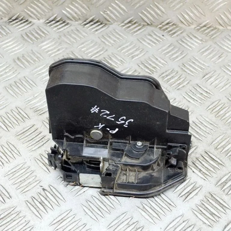 Priekšējā slēdzene (pie roktura) – BMW X4 G02 (2018-)