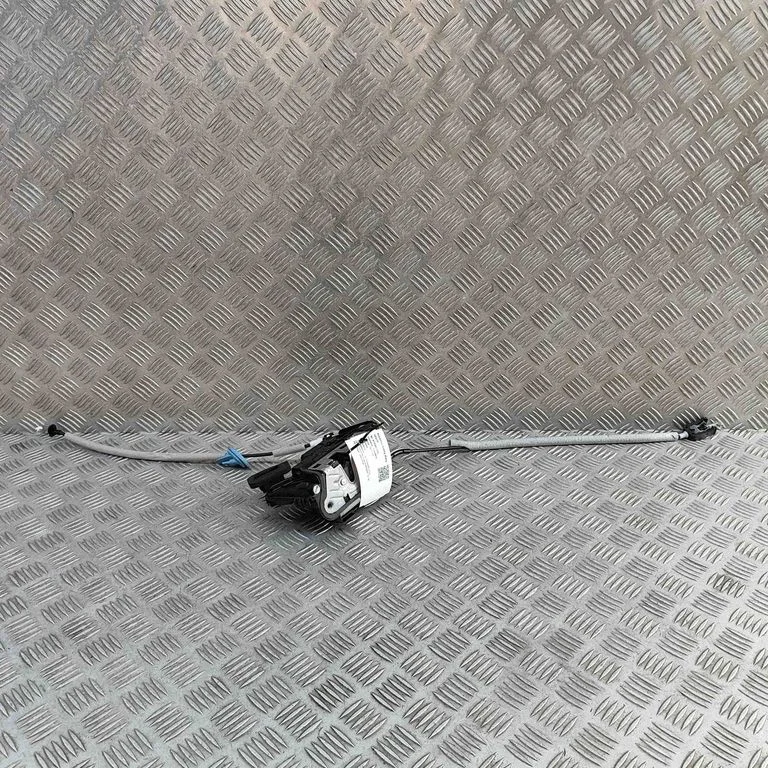 Priekšējā slēdzene (pie roktura) 5TC837015D
