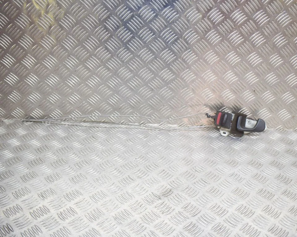 Priekšējais iekšējais atvēršanas rokturis – priekšējā kreisā