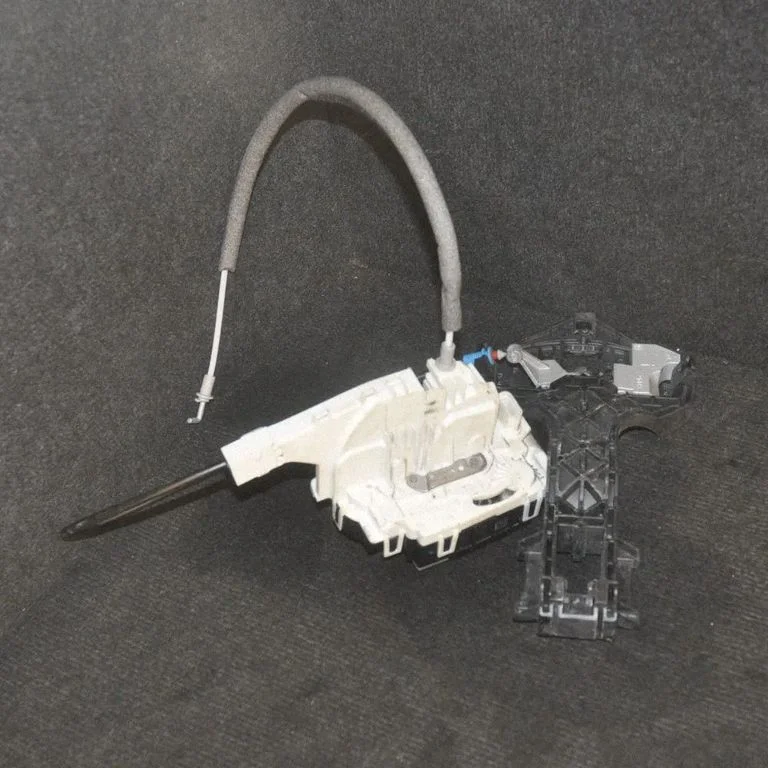 Coupe door lock (next to the handle) – Mercedes-Benz Sprinter W906 (2006-2018)