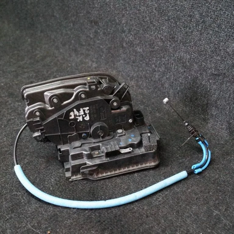 Priekšējā slēdzene (pie roktura) – BMW 2. sērija F45 (2014-2021)