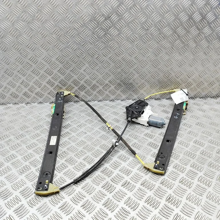 Front door window regulator with motor 4H0837462B