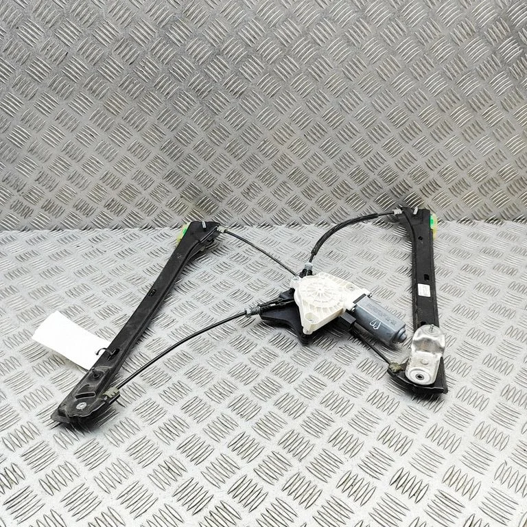Priekšējā el. loga pacēlāja mehānisma komplekts – Volkswagen Passat B7 USA (2012-2019)