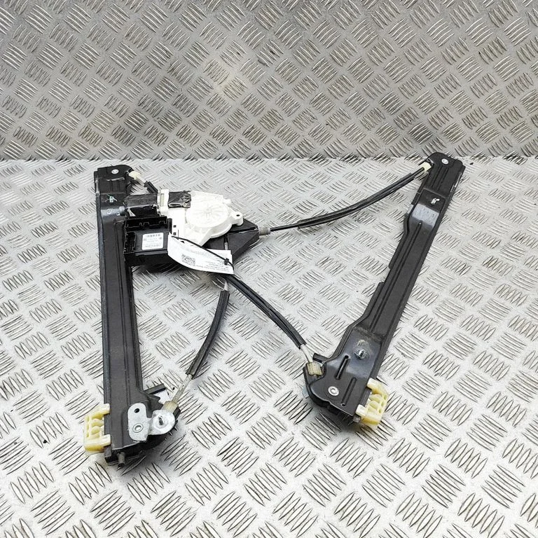 Priekšējā el. loga pacēlāja mehānisma komplekts 5K0959793