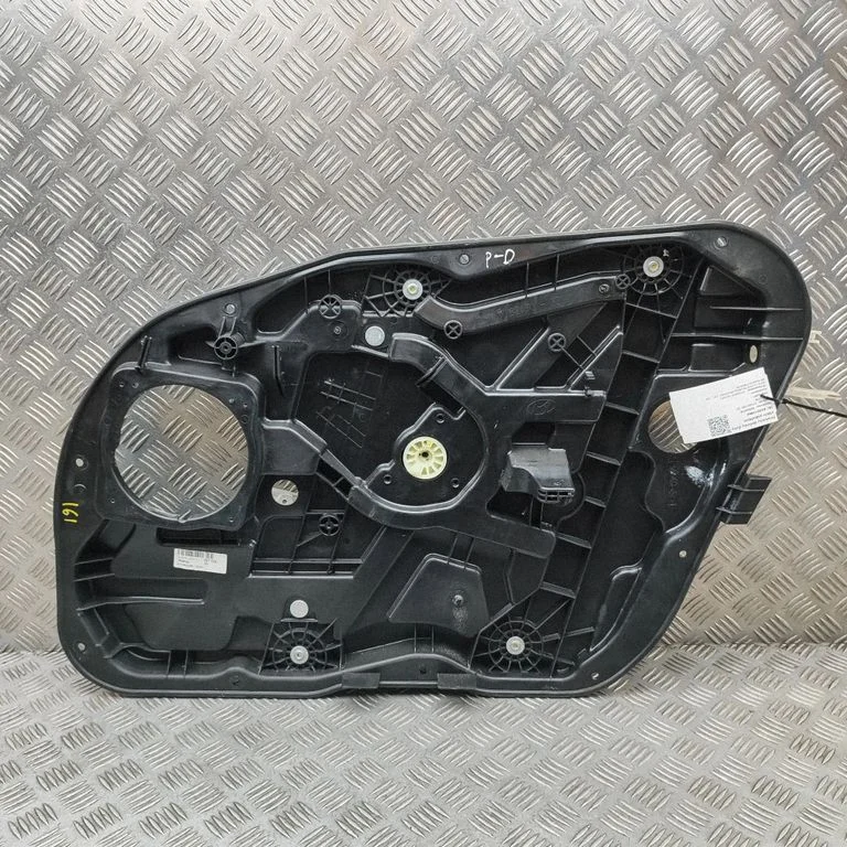 Priekšējā el. loga pacēlāja mehānisma komplekts 813203Z010