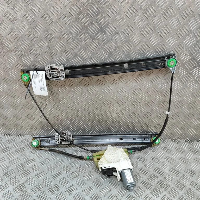 Priekšējā el. loga pacēlāja mehānisma komplekts 4L0959802B