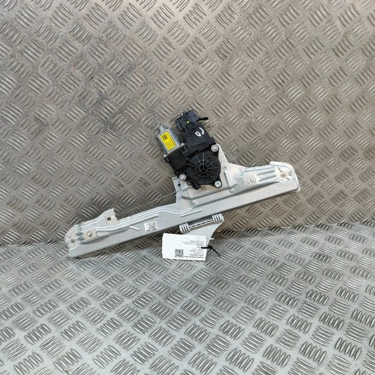 Priekšējā el. loga pacēlāja mehānisma komplekts 82460J9010