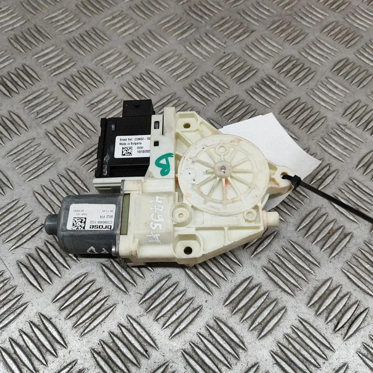 Priekšējā loga pacēlāja motoriņš C59649102