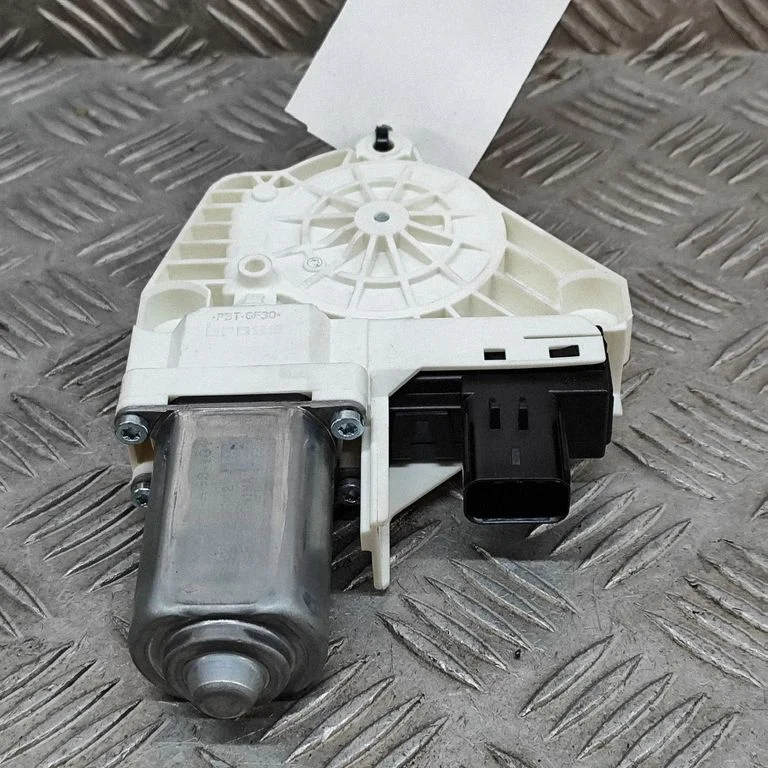 Priekšējā loga pacēlāja motoriņš G03483101