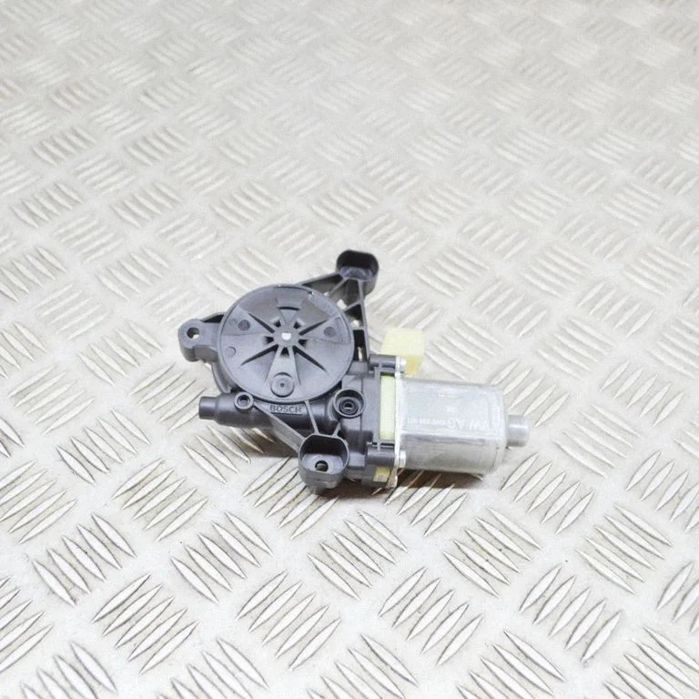 Priekšējā loga pacēlāja motoriņš 0130822705