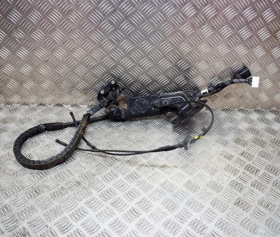 Augšējā rullīša vadotne/ augšējā eņģe 916504D520