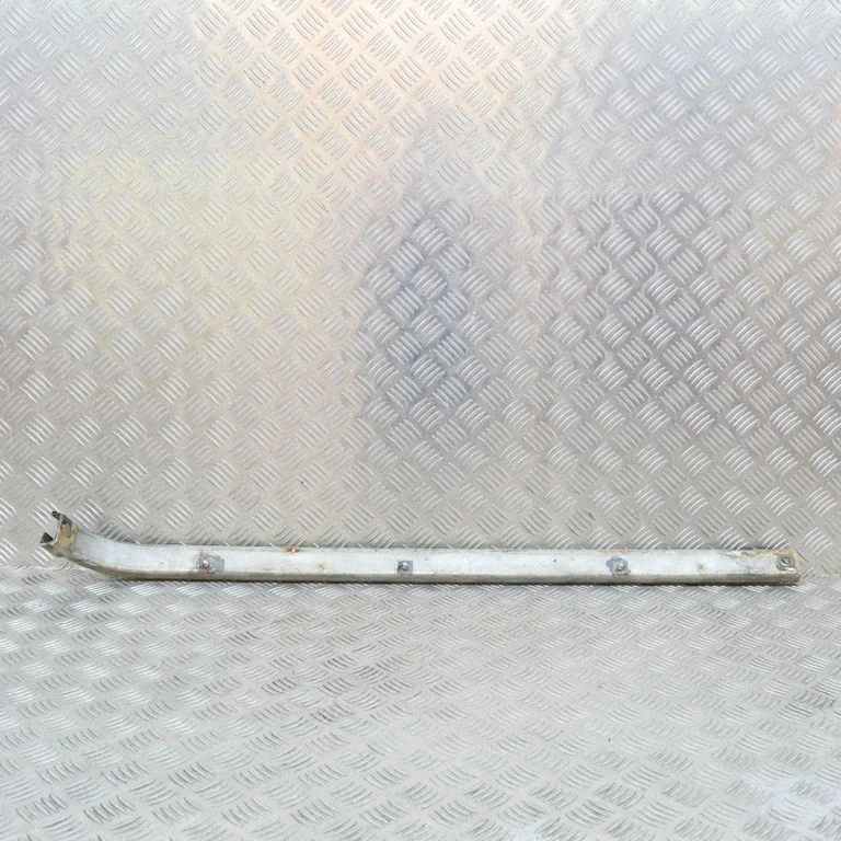Augšējā rullīša vadotne/ augšējā eņģe A6397661037