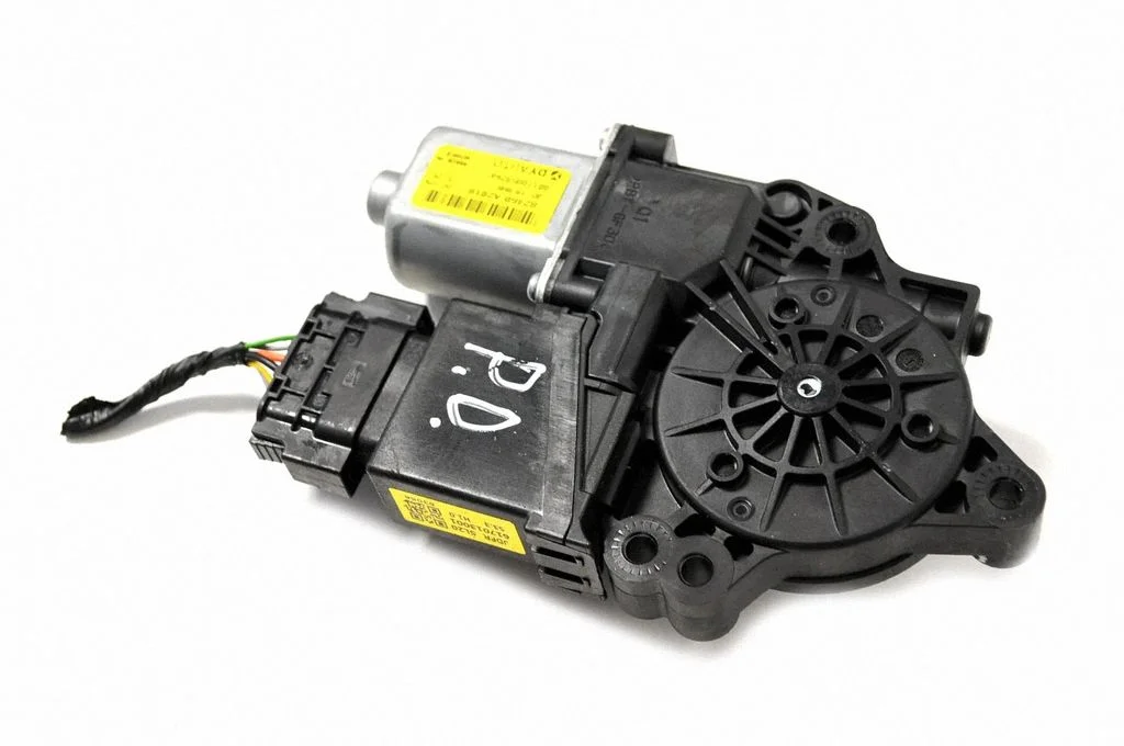 Priekšējā loga pacēlāja motoriņš 82460A2010