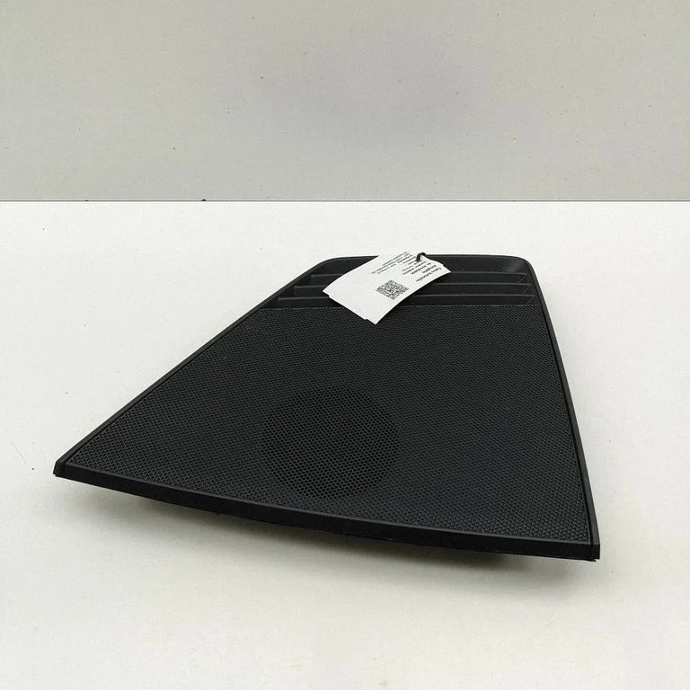Armatuurlaua keskkõlari kate 4J3858189A