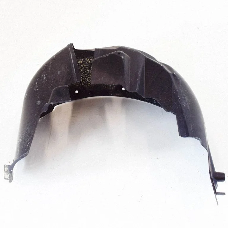 Rear arch fender liner splash guards
