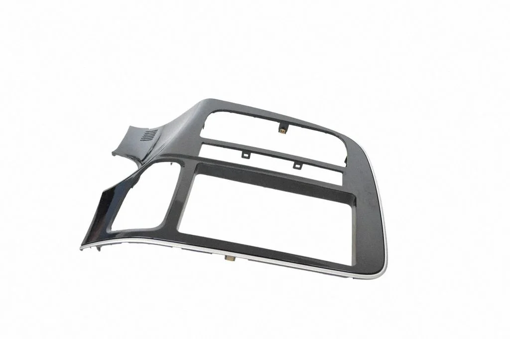 Kindalaeka dekoratiivviimistlusriba – Mitsubishi Outlander (2013-2021)