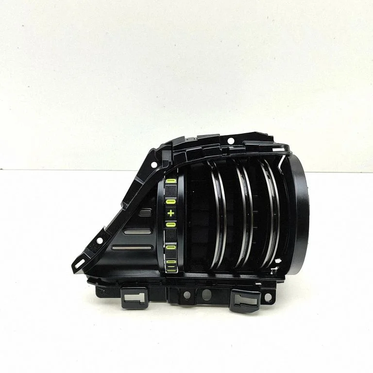 Paneļa gaisa restītes SC2EM5306400C
