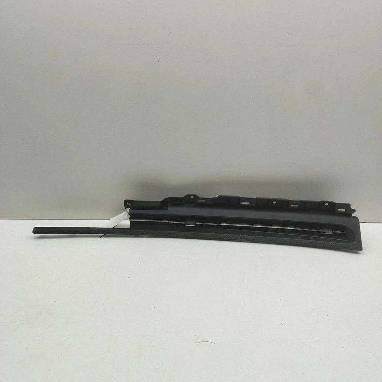 Kratka nawiewu szyby R2KX19F643B