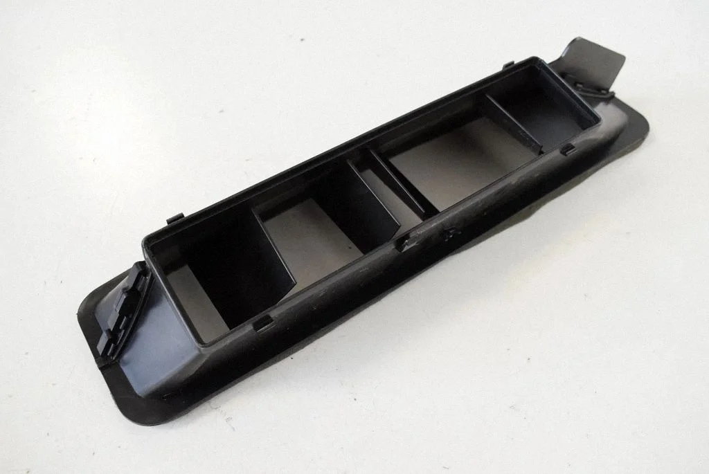 Dashboard air vent grill cover trim 8V1858431