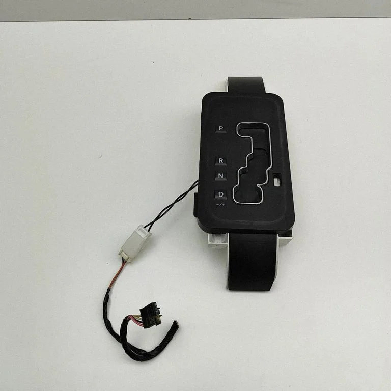 Pārnesumu pārslēga sviras apdare (plastmasas) 52125252AC