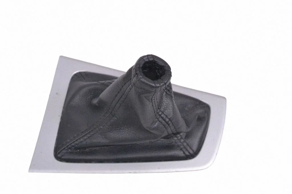 Pārnesumu pārslēga sviras apdare (plastmasas) BM51A045B