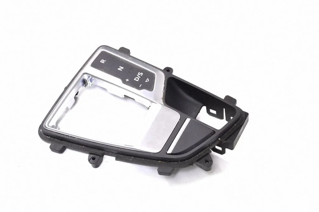Pārnesumu pārslēga sviras apdare (plastmasas) 8W2713111C