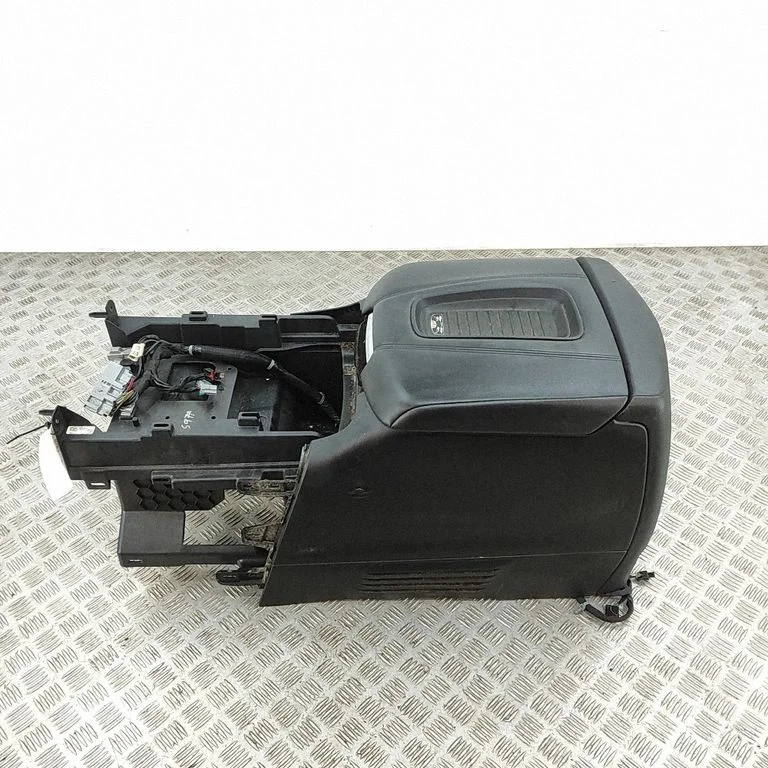 Keskkonsool 23385846 – Cadillac Escalade IV (2014-2020)