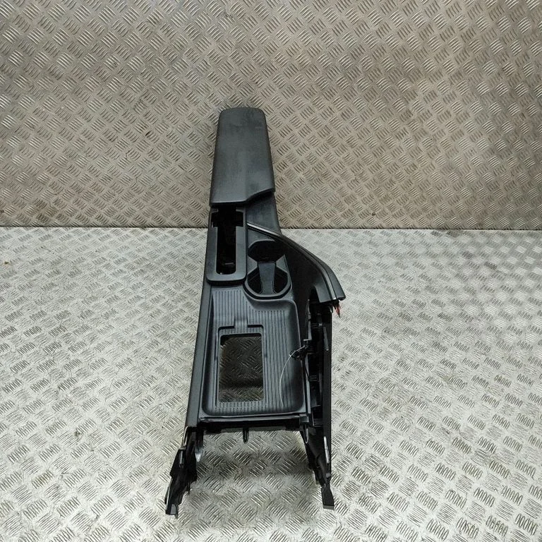 Centrālā konsole 58905F4070C1