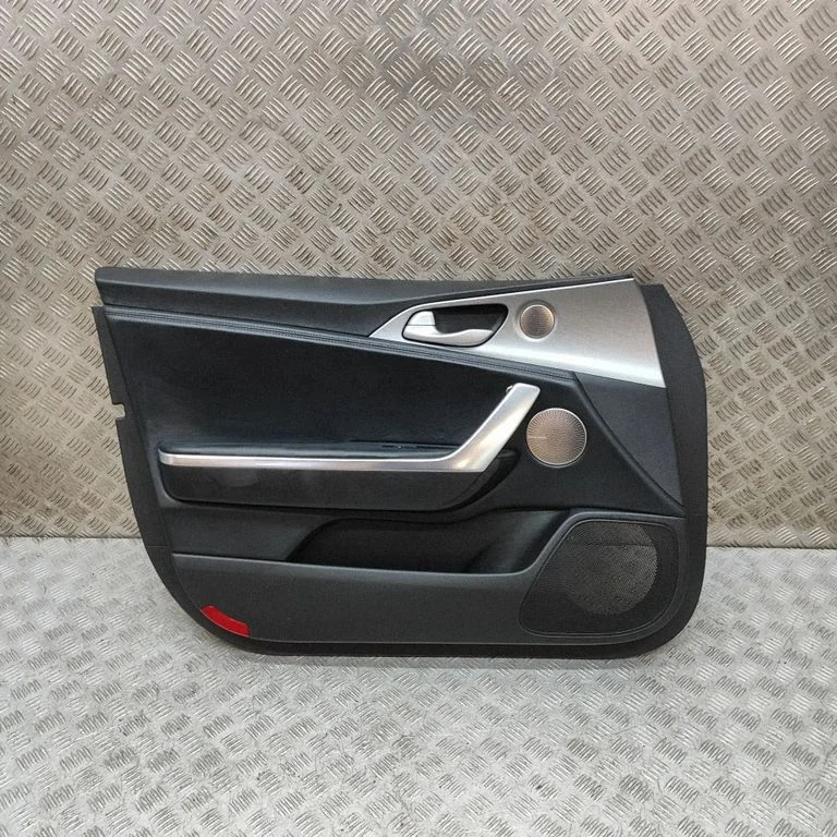 Boczek drzwi przednich 82301J5460