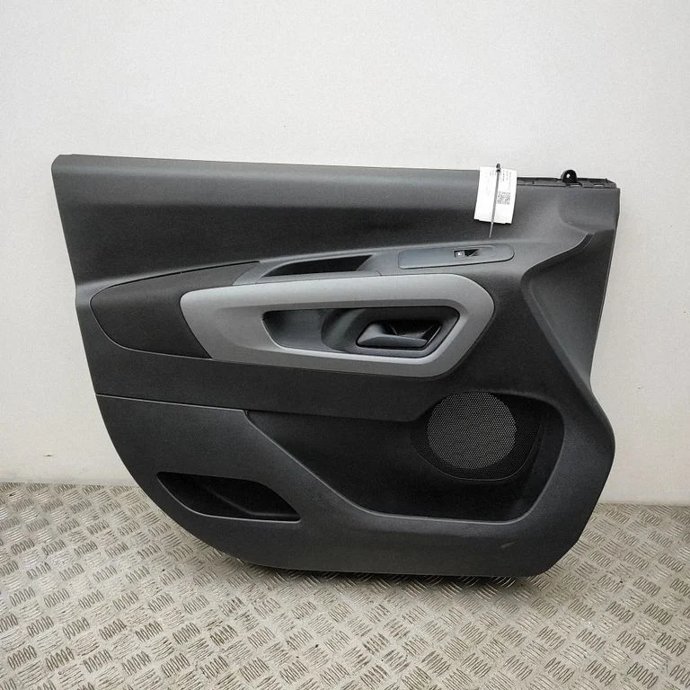 Priekšējo durvju apšuvums – Toyota ProAce City (2019-)