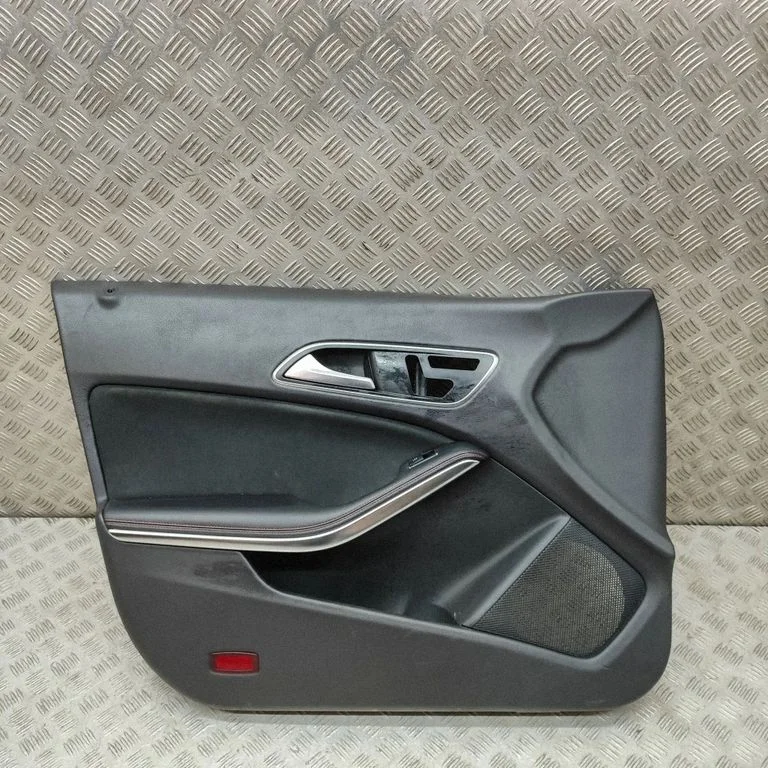 Eesmiste uste sisevooder – Mercedes-Benz CLA-klass C117 X117 W117 (2013-2019)