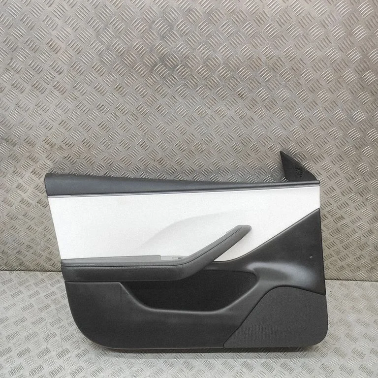 Eesmiste uste sisevooder – Tesla Model Y (2020-)