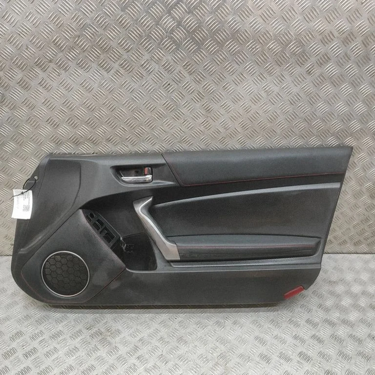 Boczek drzwi przednich S71504540