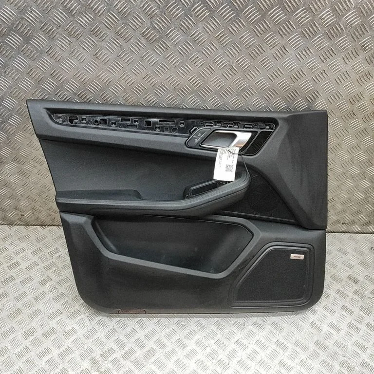 Eesmiste uste sisevooder – Porsche Macan (95B) (2019-)