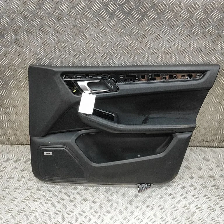 Priekšējo durvju apšuvums – Porsche Macan (95B) (2019-)