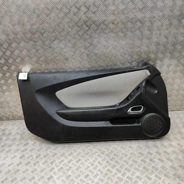 Boczek drzwi przednich 22808134