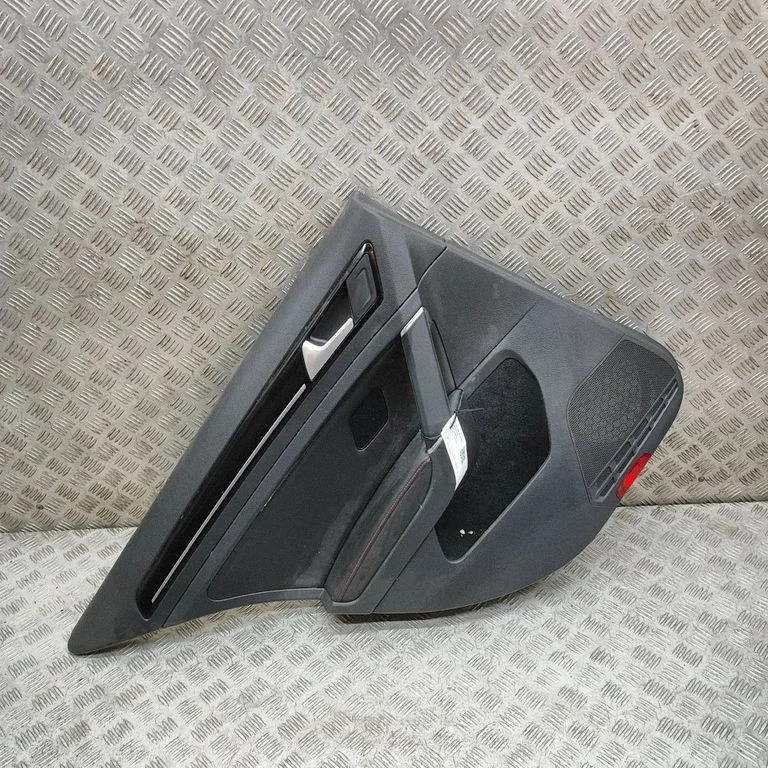 Boczek drzwi tylnych 5G4867211