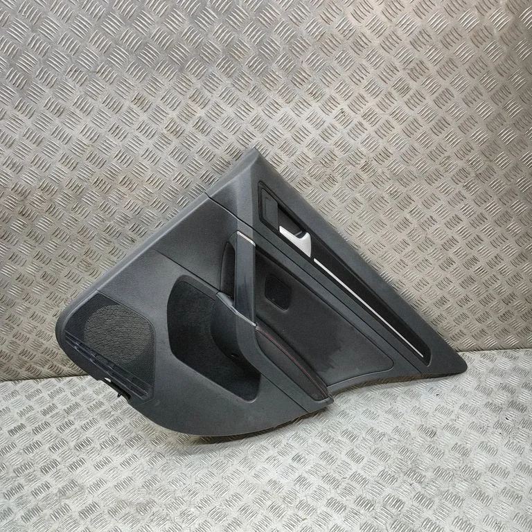 Boczek drzwi tylnych 5G4868074C