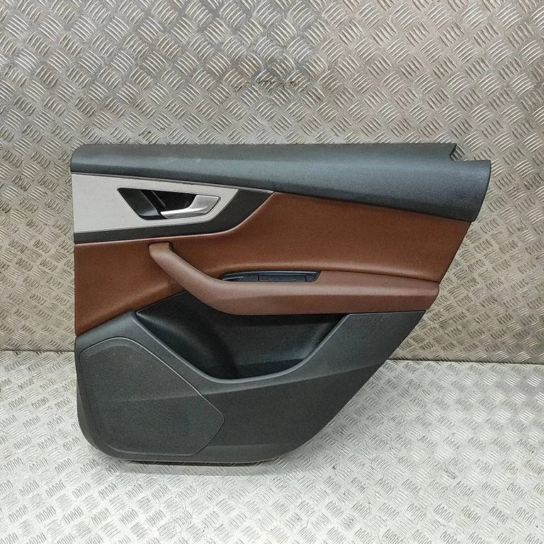 Tagumiste uste sisevooder – Audi Q7 4M (2015-)