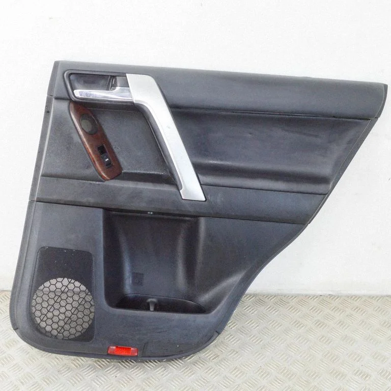 Tagumiste uste sisevooder – Toyota Land Cruiser (J200) (2008-)
