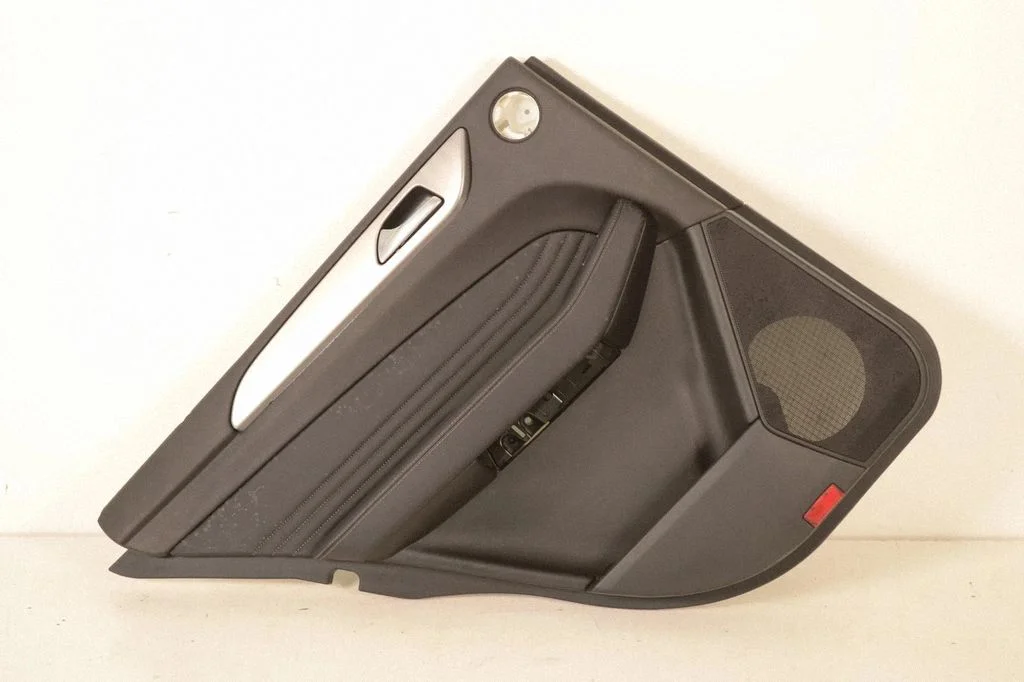 Rear door card panel trim – Volkswagen Touareg II (2010-2018)