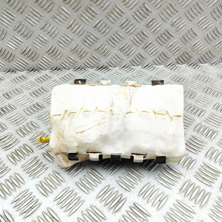 Passenger airbag SA3HKU5820200