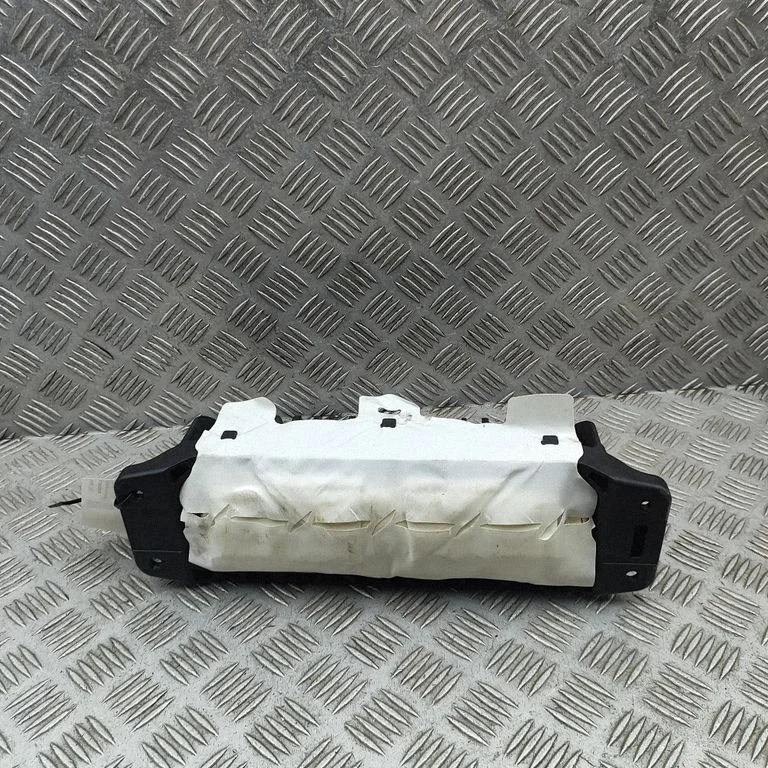 Pasažiera drošības spilvens – Mercedes-Benz C klase W205 (2014-2021)