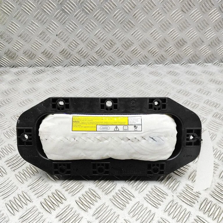 Kõrvalistuja turvapadi BJ32044A74AD