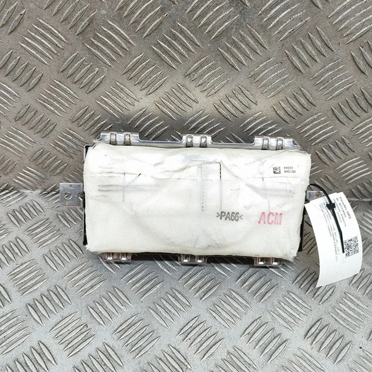 Kõrvalistuja turvapadi 7396048150