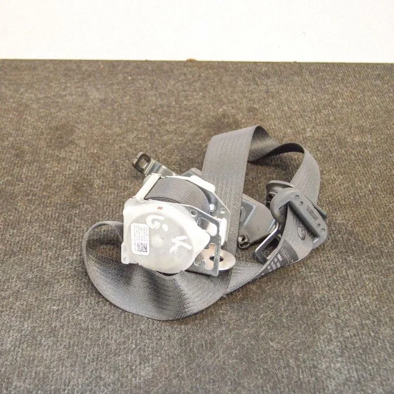 Rear seatbelt – left