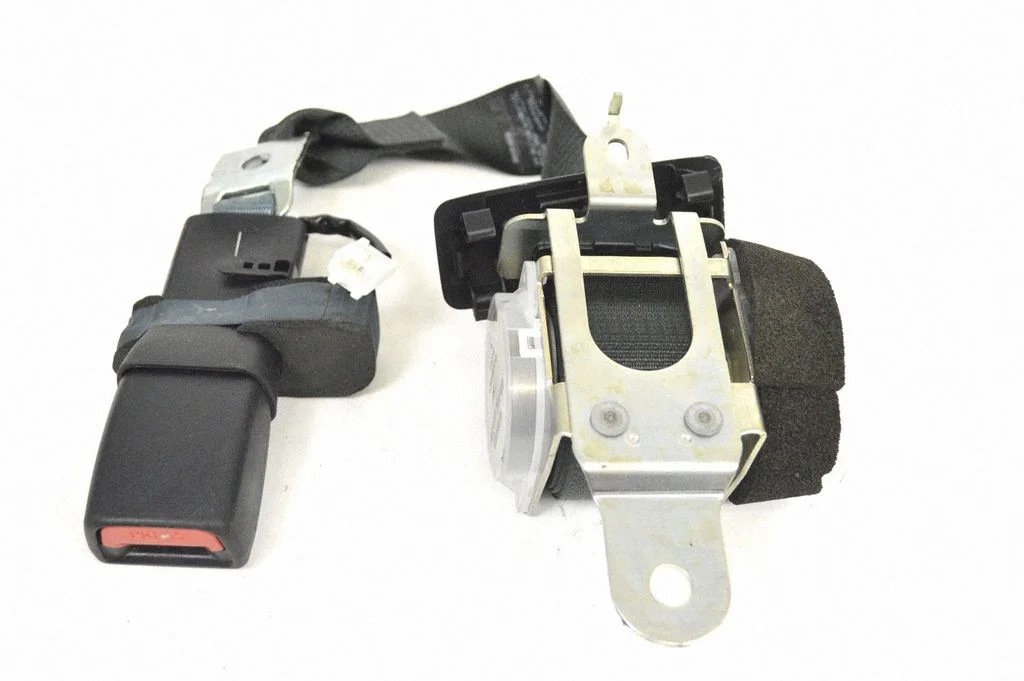 Keskmine turvavöö (tagumine) – Lexus GS 250 350 300H 450H (2013-)